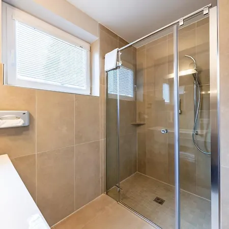 Der Sonnberg Alpinlodges - Mit Seeblick, Privater Sauna Und Self Check-in * Zell am See