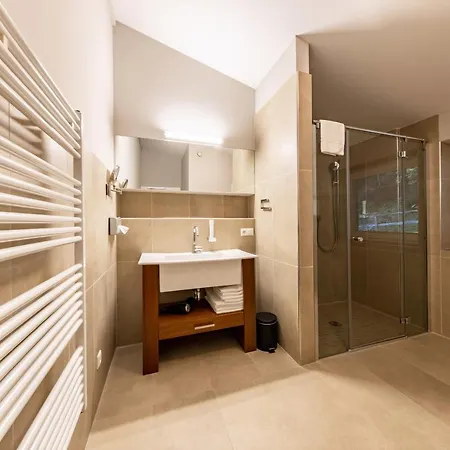 Der Sonnberg Alpinlodges - Mit Seeblick, Privater Sauna Und Self Check-in Lejlighed Zell am See