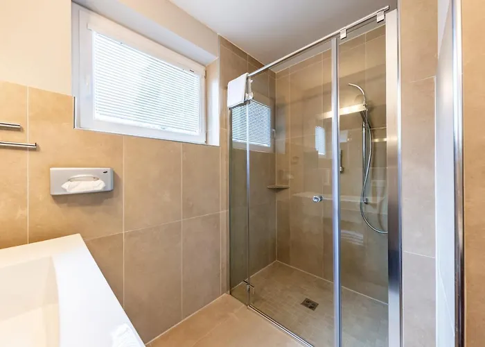 Der Sonnberg Alpinlodges - Mit Seeblick, Privater Sauna Und Self Check-in * Zell am See