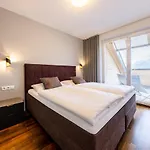 Apartamento Der Sonnberg Alpinlodges - Mit Seeblick, Privater Sauna Und Self Check-in