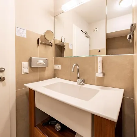 Апартаменты Der Sonnberg Alpinlodges - Mit Seeblick, Privater Sauna Und Self Check-in